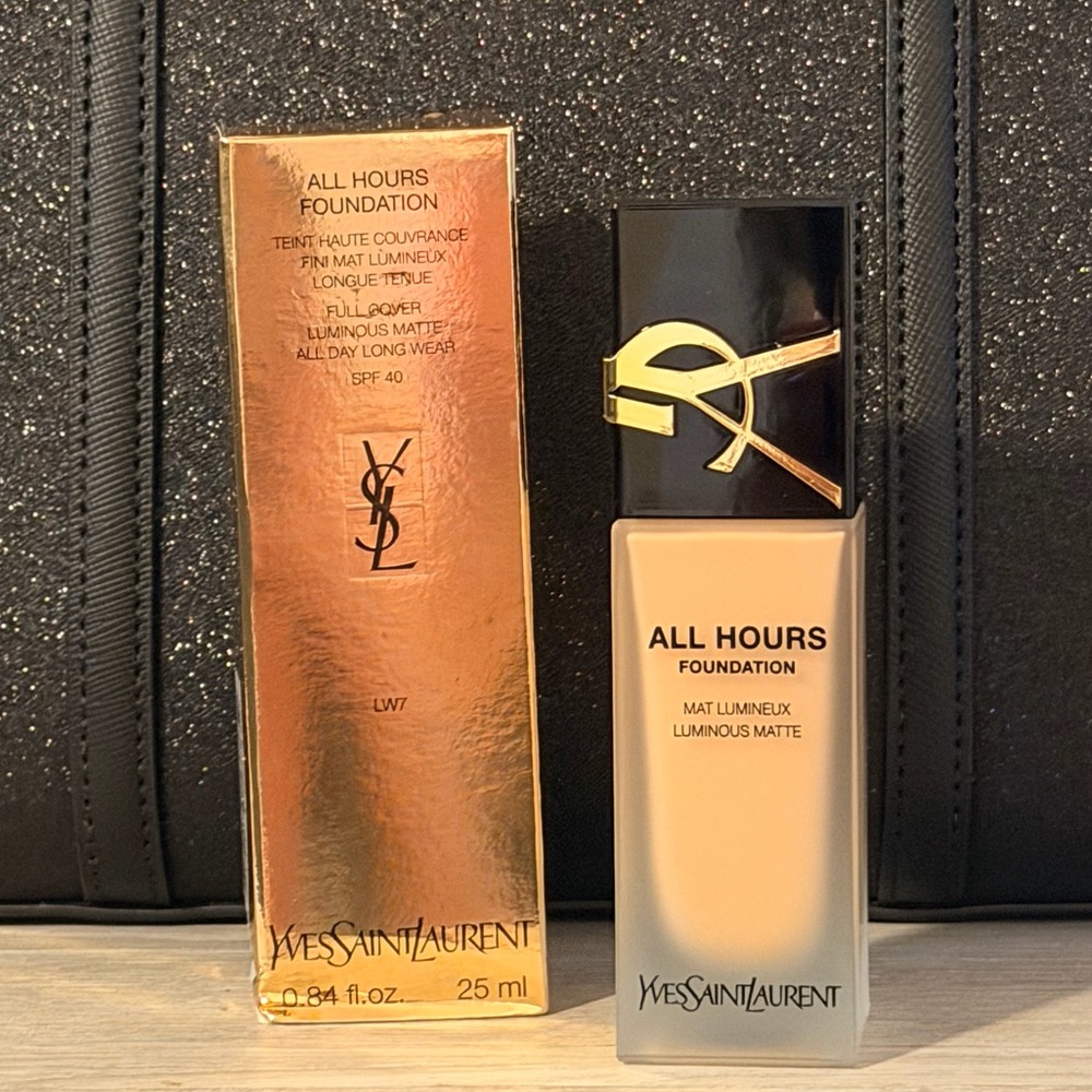 Yves Saint Laurent All Hours Foundation - LW7 - Picture 2 of 4